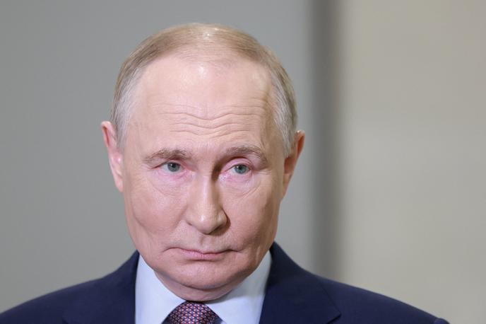 Vladimir Putin | Ruski predsednik Vladimir Putin želi, da se evropski in ukrajinski novinarji o resničnem stanju na bojišču "prepričajo na lastne oči".  | Foto Reuters
