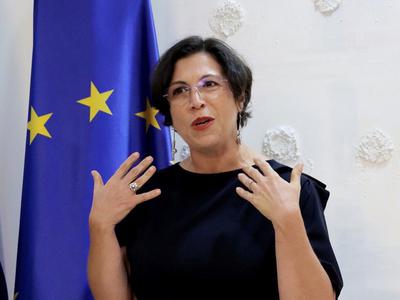 "Spali smo po dve uri": veleposlanica razkrila, kako so vrnili tisoč Slovencev v domovino