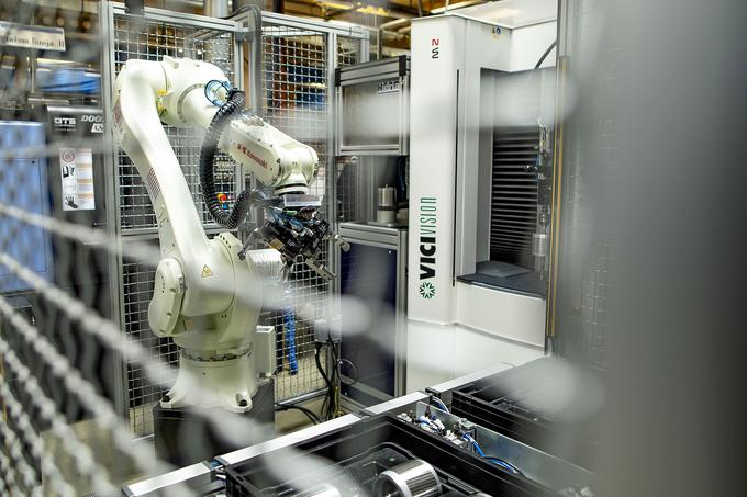 Roboti niso grožnja za delovna mesta, temveč priložnost za ustvarjanje novih delovnih mest z večjo dodano vrednostjo.
 | Foto: Ana Kovač