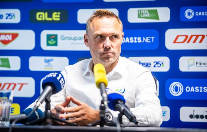 "Postavili so nas na stranski tir, kar je voda na naš mlin"