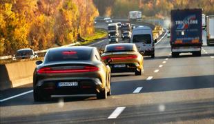 Zanimiv prizor iz Nemčije: kitajski menedžer za volanom #foto