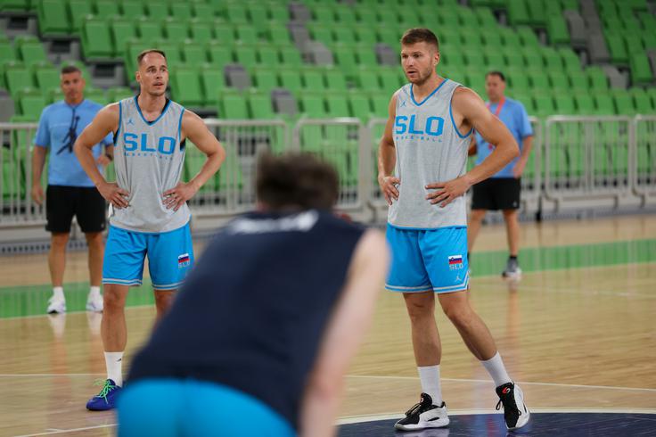 Edo Murić se je vrnil v izbrano vrsto, Klemen Prepelič pa bo Sloveniji pomagal le na ponedeljkovi tekmi s Švedsko. | Foto: Sani Karić/STA