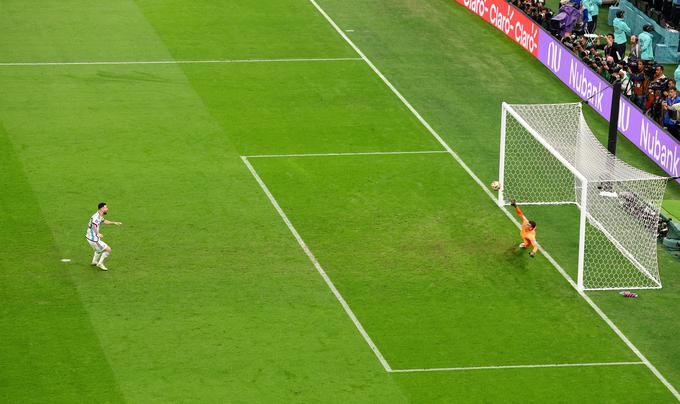Argentino je z bele pike v 34. minuti v vodstvo popeljal Lionel Messi. | Foto: Reuters