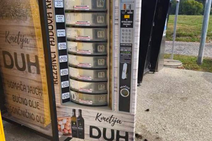 Kmetija Duh | Neznanci so vlomili v multumat, od koder so ukradli prehrambene izdelke in denar. | Foto Facebook/Kmetija Duh