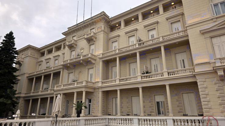 Hotel Kvarner, gradila ga je avstrijska Družba južnih železnic, so odprli leta 1884 in je tako postal prvi hotel v Opatiji in na jadranski obali. | Foto: Srdjan Cvjetović