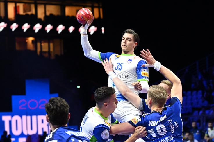 25-letni član Barcelone Domen Makuc bo vodil slovensko igro. | Foto: RZS