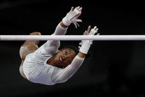 Simone Biles v Stuttgartu osvojila še peto mnogobojsko krono