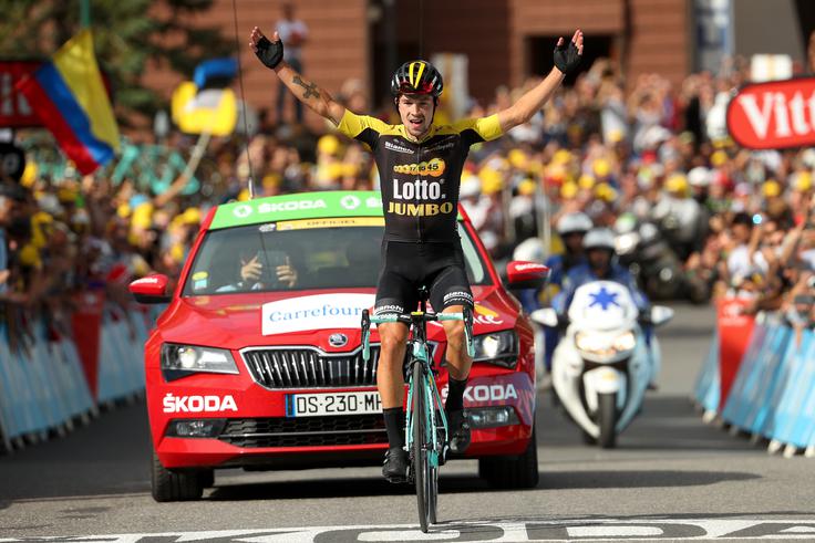 Nekdanji smučarski skakalec Primož Roglič danes piše slovensko kolesarsko zgodovino. | Foto: Getty Images