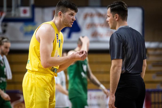 Murić zadel za četrto zmago Šenčurja, ki nima več možnosti za zaključni turnir