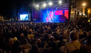 Zapore cest ob Križankah: Festival Ljubljana poglablja socialne neenakosti