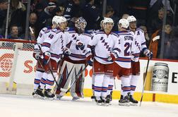 Hokejisti Rangers v derbiju večera NHL zmagali v Chicagu