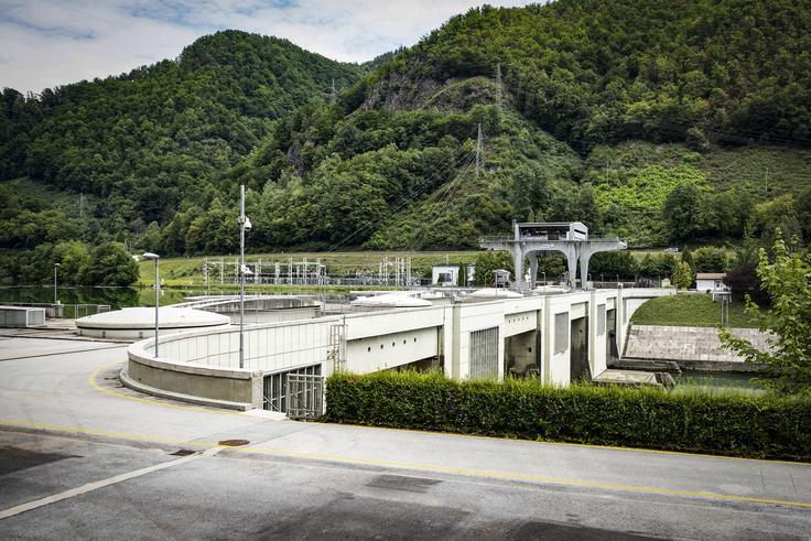 Hidroelektrarna Vuhred - zaradi gradnje te hidroelektrarne so februarja 1953 nekdanje postajališče Janežev Vrh prestavili približno za en kilometer proti Vuhredu, istega leta pa so ga še preimenovali v Vuhred elektrarna. | Foto: Ana Kovač