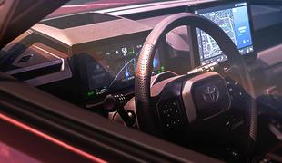 Uradno: prvi pogled v notranjost nove toyote RAV4
