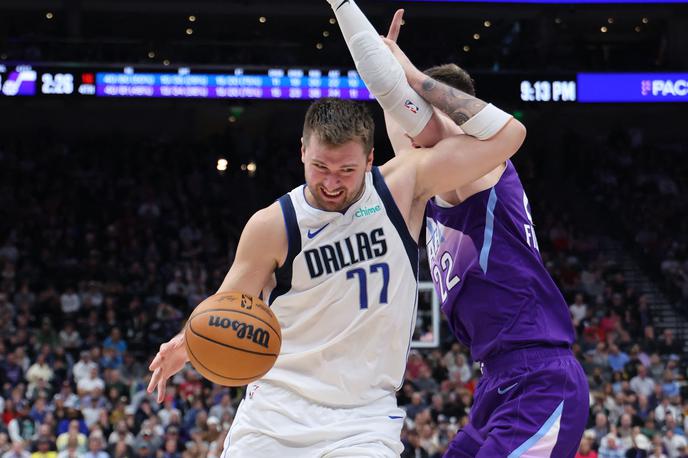 Luka Dončić | Luka Dončić ima težave z desnim kolenom. | Foto Reuters