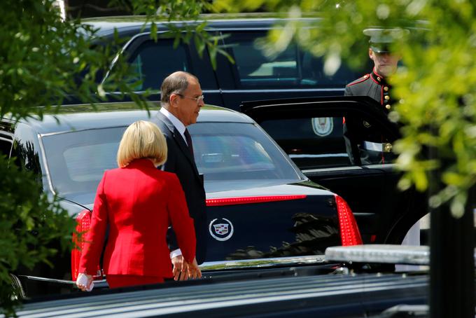 Sergej Lavrov je maja obiskal Belo hišo, takrat pa se mu je Trump pohvalil, da je odpustil direktorja FBI. | Foto: Reuters