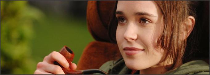 Komična drama Jasona Reitmana o samozavestni in odkriti najstnici (Ellen Page), ki po nepremišljeni noči s sošolcem ugotovi, da je noseča. Juno se v devetih čustveno napornih mesecih iz dekleta prelevi v žensko. Štiri nominacije za oskarja, tudi za najboljši film leta, in kipec za najboljši izvirni scenarij. • V soboto, 22. 8., ob 21.57 na Planet.*

 | Foto: 
