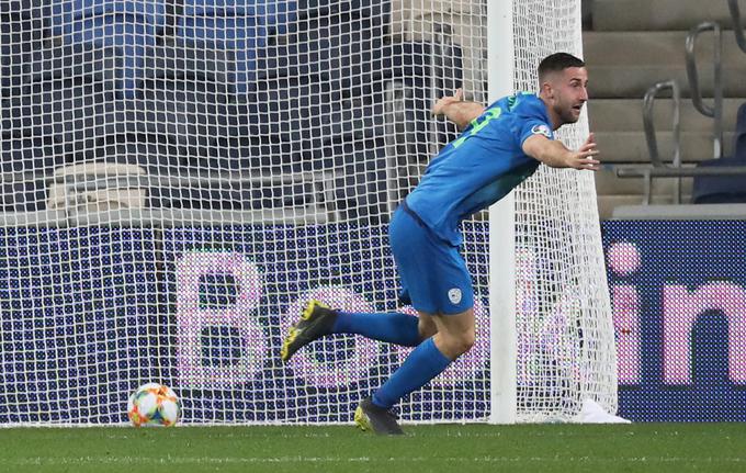 V Izraelu se je prvega gola v reprezentanci v 12. nastopu razveselil Andraž Šporar, ki je v tej sezoni za Slovan iz Bratislave dosegel že 25 zadetkov. | Foto: Reuters