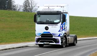 Na slovenske ceste zapeljal novi Mercedes-Benz Actros L z inovativno kabino ProCabine