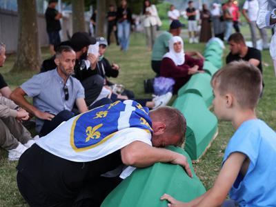 V Srebrenici pokopali posmrtne ostanke desetih žrtev genocida