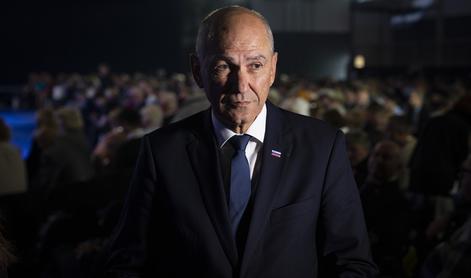 Kaj je Janša na kongresu povedal o Hoiviku?