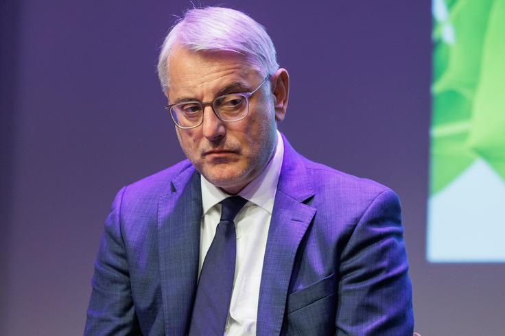 Od ministra za gospodarstvo, turizem in šport Matjaža Hana v SBC pričakujejo ukrepanje za razbremenitev podjetij. "Vaših številnih obljub smo se naposlušali, zdaj pričakujemo dejanja," so poudarili. | Foto: STA