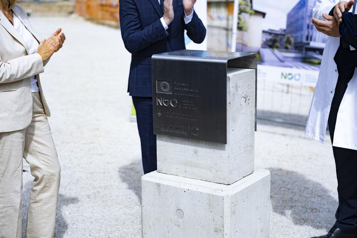 Namen investicije je izboljšati infrastrukturno pripravljenost javnega zdravstva v Sloveniji za odkrivanje, omejevanje širjenja in zdravljenje kužnih bolezni ter okrepiti odpornost slovenske družbe kot celote na pandemije in epidemije, so ob tem navedli na vladi. | Foto: Ana Kovač