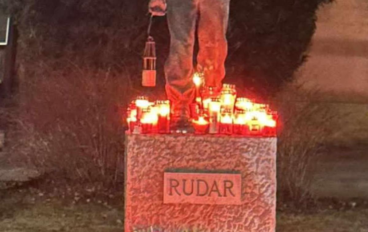 Sveče in cvetje/Velenje | Občani v znak sožalja in upanja polagajo cvetje in prižigajo sveče.  | Foto Radio Velenje/FB