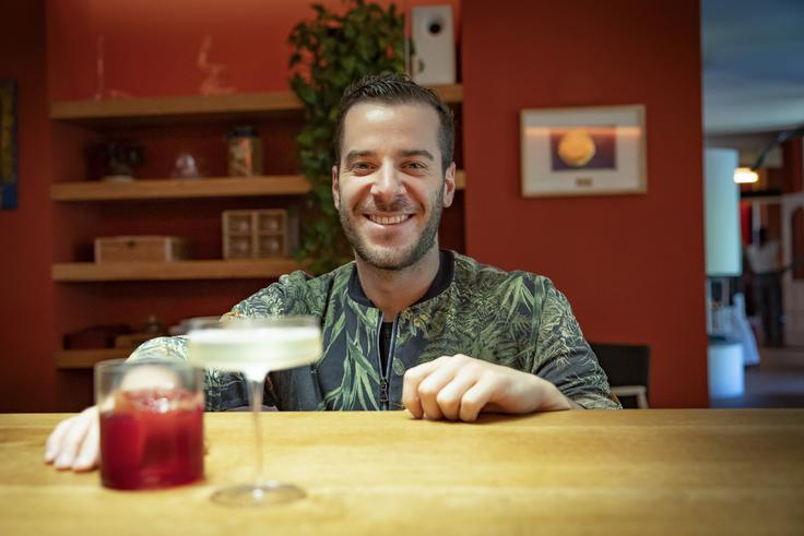 Davide Rovagnati v Hiši Franko skrbi za program alkoholnih in brezalkoholnih pijač Ana Roš Drinks.  | Foto: Ana Kovač