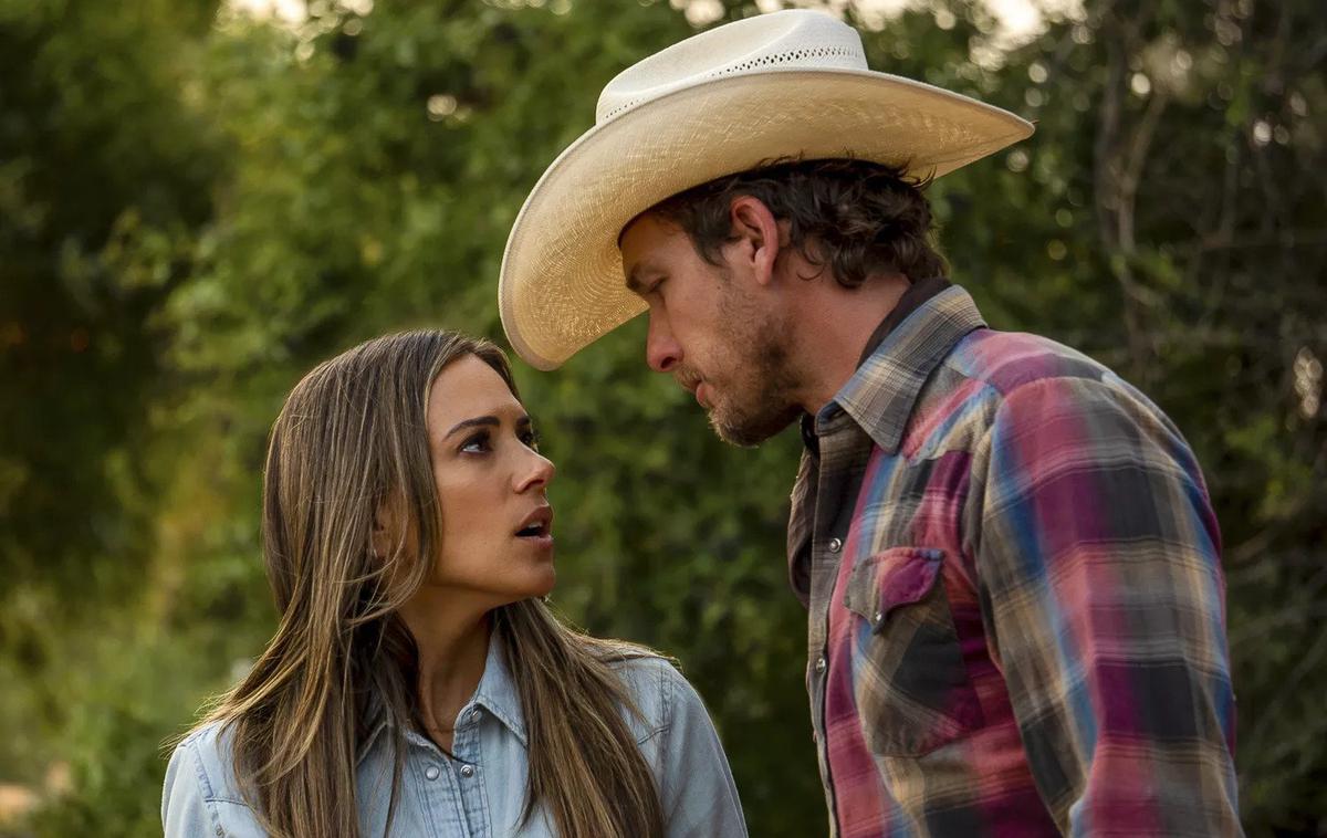 A Cowboy Christmas Romance | Jana Kramer in Adam Senn v božičnem filmu A Cowboy Christmas Romance | Foto Lifetime