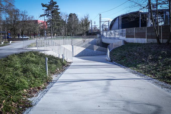 S podhodom je znova vzpostavljena povezava z Lettermanovim drevoredom, ki ga je pred desetletji odrezala železniška proga.  | Foto: Ana Kovač