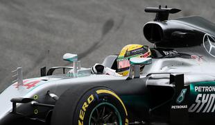 Hamilton v boj za obrambo naslova s prvega mesta, Rosberg napada z drugega