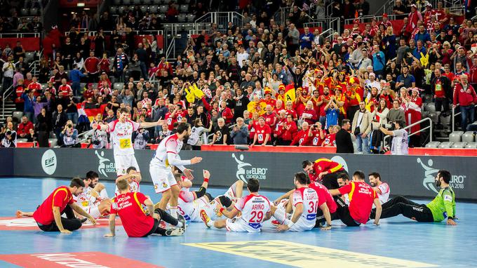 Veselju španskih reprezentantov po odmevni zmagi nad Francijo ni bilo videti konca. | Foto: Žiga Zupan/Sportida
