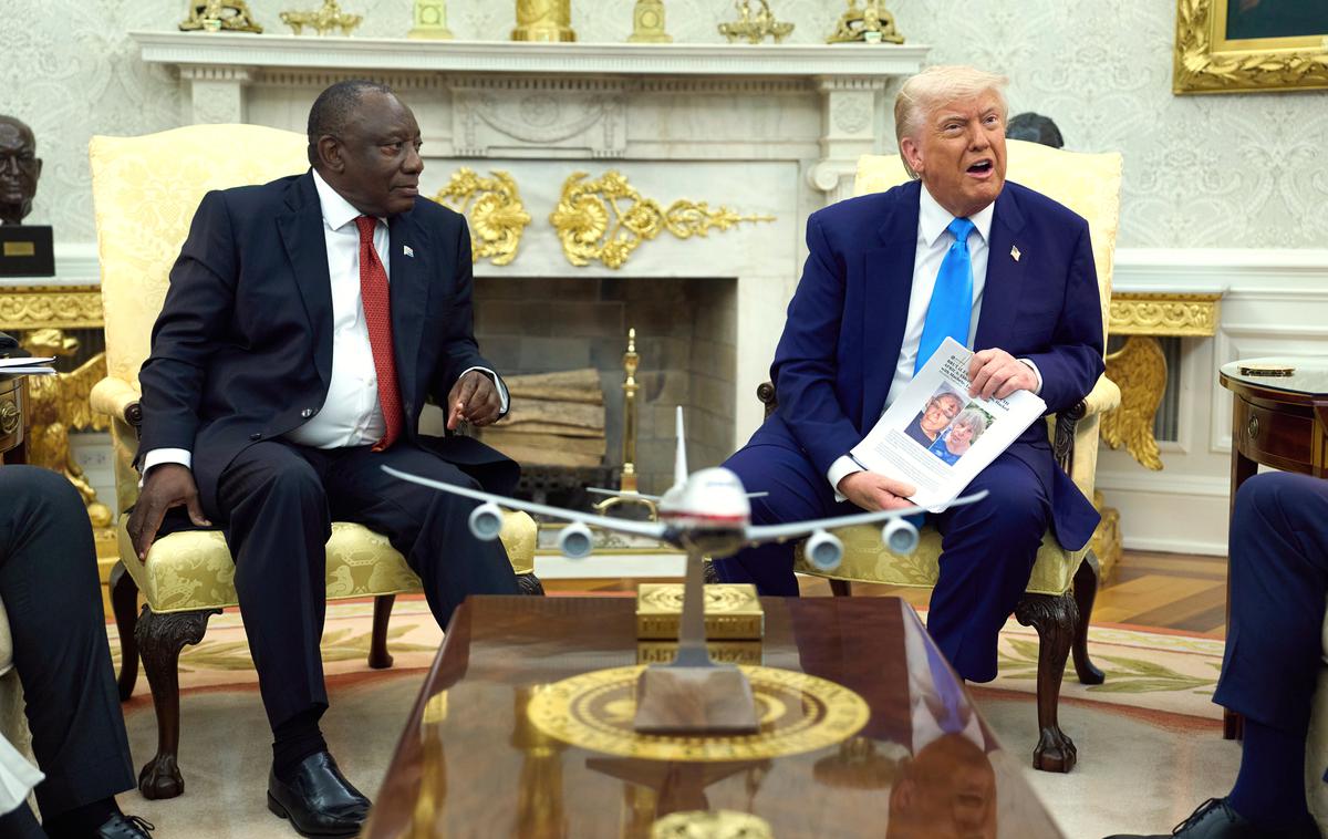 Cyril Ramaphosa in Donald Trump | Srečanje Cyrila Ramaphose in Donalda Trump je med drugim zaznamoval Trumpov izbruh na vprašanje novinarja televizije NBC o letalu boeing 747, ki ga namerava sprejeti kot darilo katarske vlade. | Foto Guliverimage