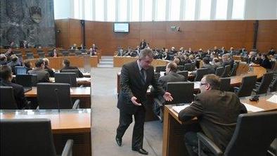V SDS razočarani nad sklepi DZ glede ukrepov proti krizi