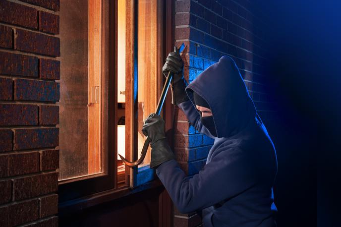 vlomilec | Policija je v hišni preiskavi na domu osumljenca našla ukradene predmete in jih že vrnila lastnikom. | Foto Getty Images