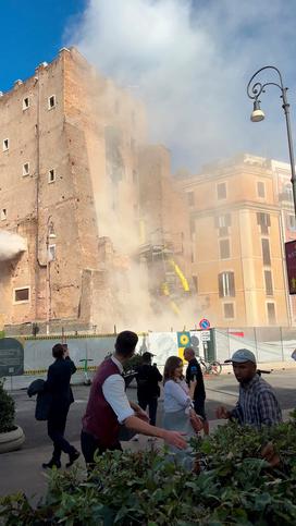 zrušenje stavbe v Rimu