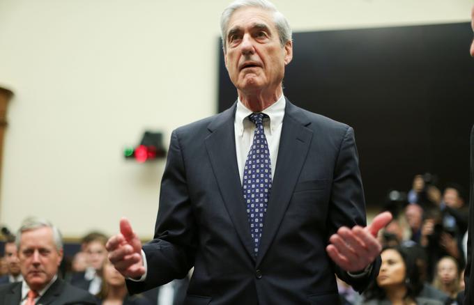 Mueller je prosil, če lahko ob njem sedi sodelavec v preiskavi Aaron Zelby. | Foto: Reuters