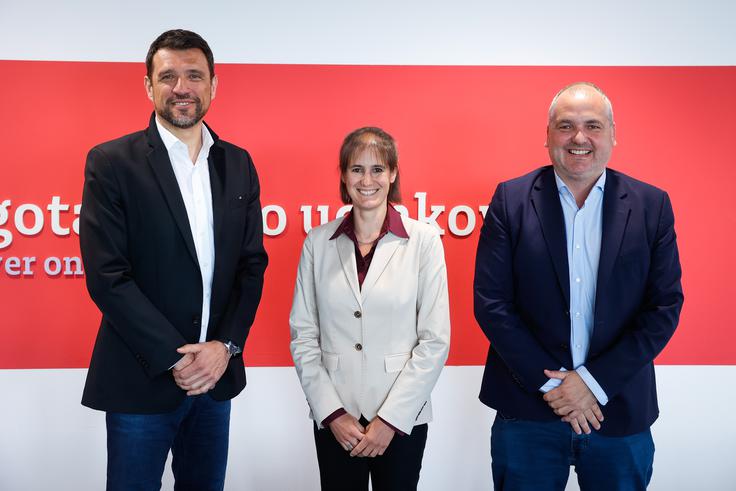 Andrej Andoljšek, Anja Božac in Tom Furness. | Foto: Addiko banka