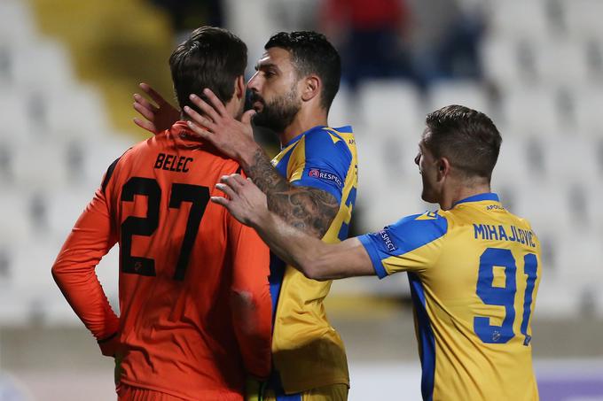 V prejšnji sezoni je med vratnicama Apoela stal slovenski reprezentant Vid Belec, nekaj časa si je slačilnico delil tudi z Romanom Bezjakom. | Foto: Reuters