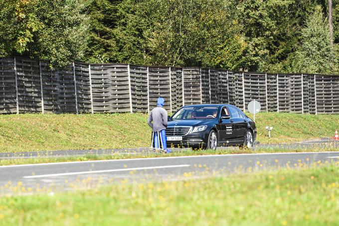 Razred S je nabit s številnimi varnostno-asistenčnimi sistemi, ki preprečijo marsikatero nesrečo in smrtno žrtev. | Foto: Gašper Pirman