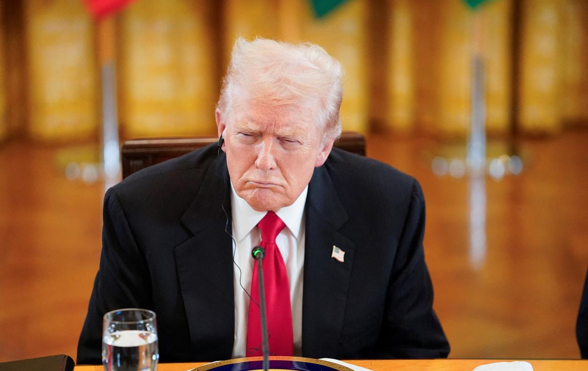 Donald Trump | Ameriški predsednik Donald Trump je prvič doslej priznal, da novih ameriških carin ne plačujejo države izvoznice, ampak ameriški potrošniki, na kar ekonomisti in poslovneži opozarjajo že od začetka leta. | Foto Reuters