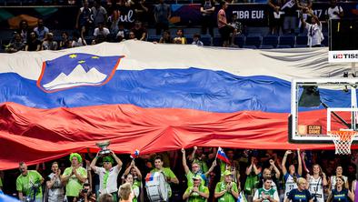 Srbski selektor zbada: Srbi imamo večjo zastavo kot Slovenci