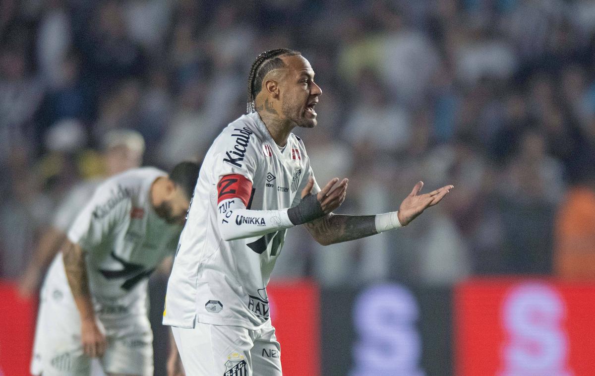 Neymar | Neymar se je zapletel v hud spor s privržencem Santosa.  | Foto Guliverimage