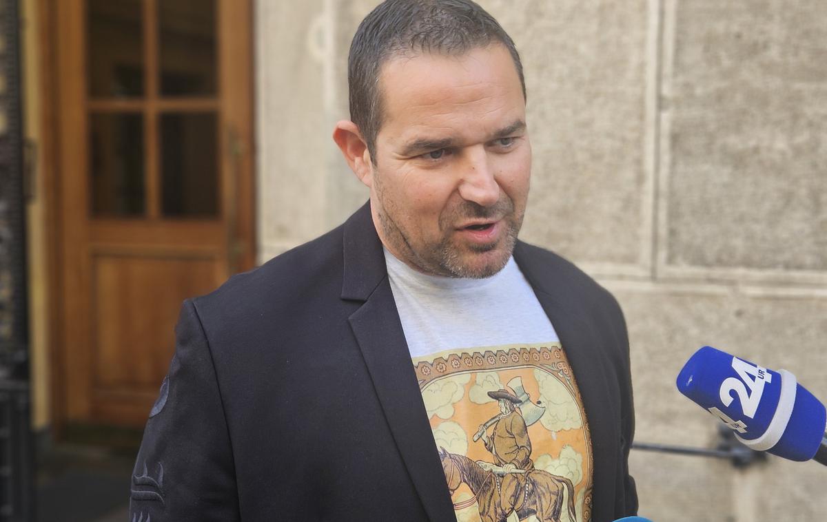 Rok Snežič | Rok Snežič je po neuspelem naroku menil, da se novinar Avdo Avdić sojenju izmika, saj da očitki čez leto dni absolutno zastarajo. To je po njegovem prepričanju edini razlog, zakaj vabila ni sprejel, čeprav je bilo poslano po mednarodni pravni pomoči.  | Foto STA