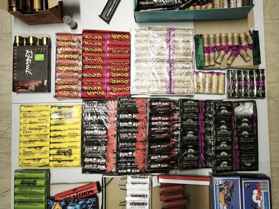 Po streljanju na balkonu Postojnčanu zasegli naboje in pirotehniko