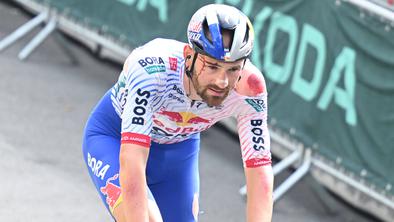 Olajšanje za Rogličevo ekipo: po padcu na Touru brez zlomov