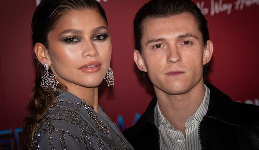 Presenečenje! Zvezdniški par se je na skrivaj poročil.