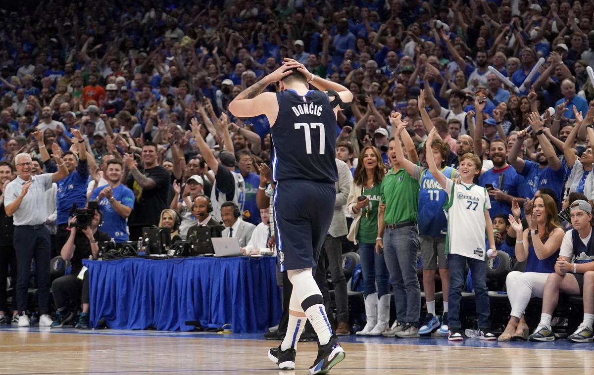 Dallas I Feel Slovenia | Slovenske zastave na tekmah Dallasa zadnja leta niso manjkale. Zdaj bodo Mavericks samo še spomin. | Foto Guliverimage