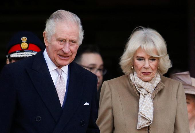 Kralj Karel in njegova žena Camilla bosta v Westminstrsko opatijo prispela v povorki iz Buckinghamske palače, znani kot kraljeva povorka. | Foto: Reuters