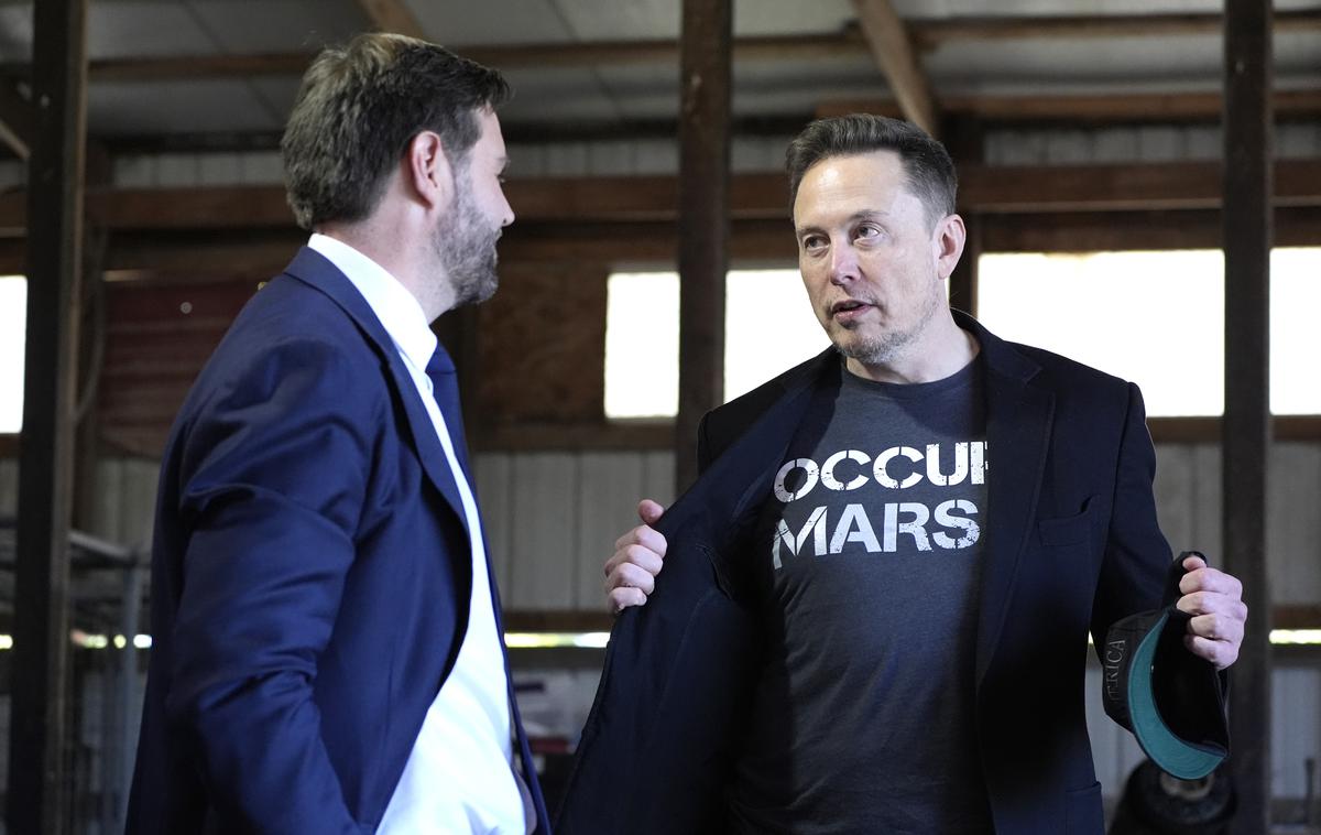 Elon Musk in J.D. Vance | Elon Musk naj ne bi več verjel v kolonizacijo Marsa. Pred tem je obljubljal potovanje na Mars leta 2028.  | Foto Guliverimage